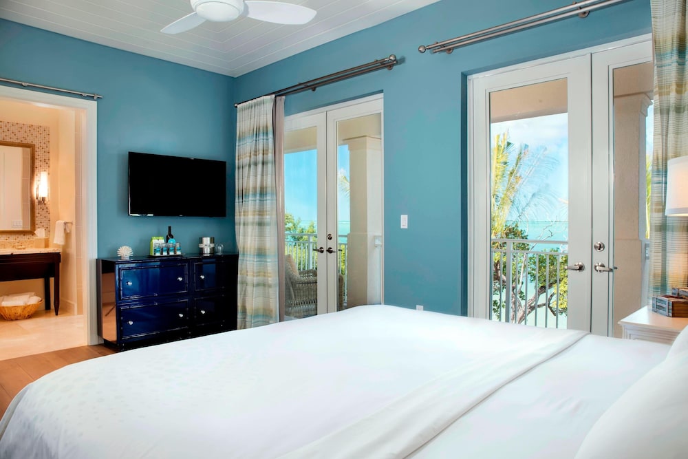 3 Bedrooms, Beach House, 2 King Beds, 2 Queen Beds, Bay View, Accessible