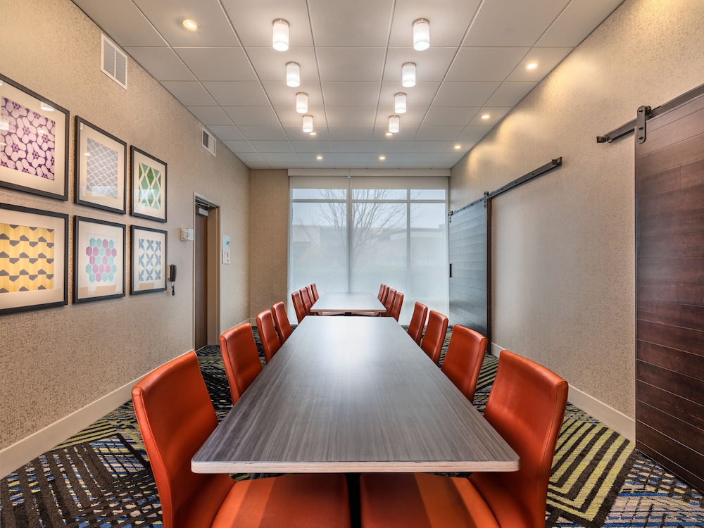 Holiday Inn Express and Suites Salem North - Keizer 58/71