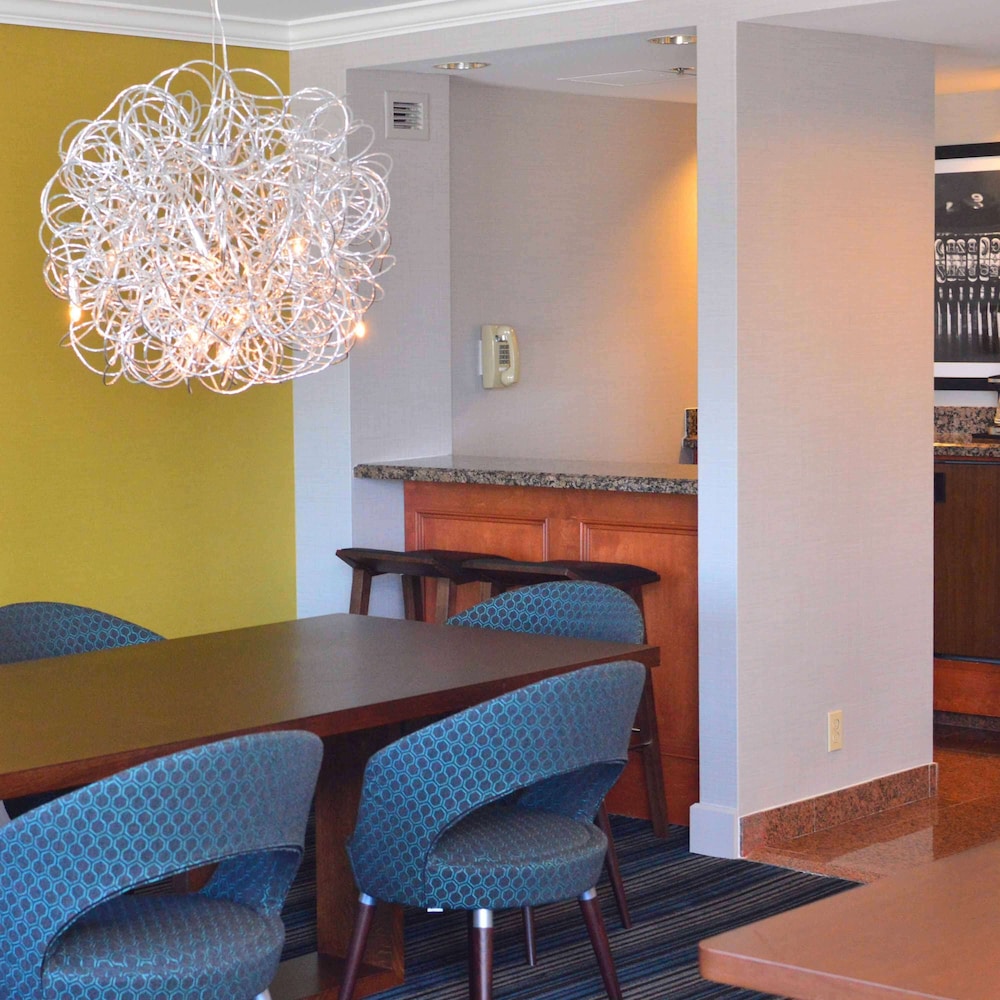 Doubletree By Hilton Newark Fremont 29/76