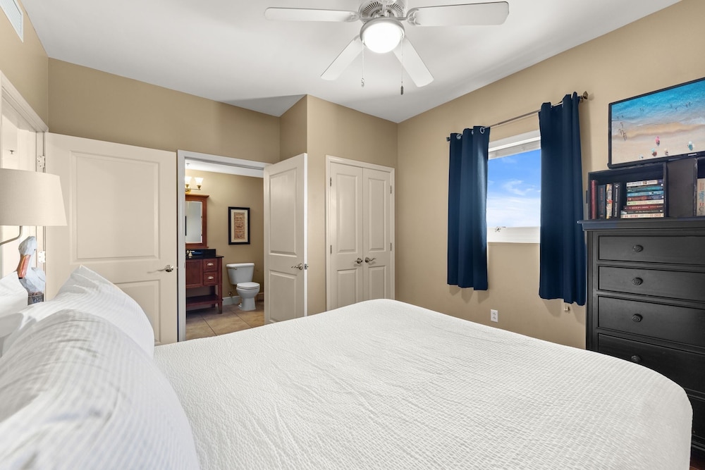 3 Bedrooms, Condo, Beach Front, Ocean View