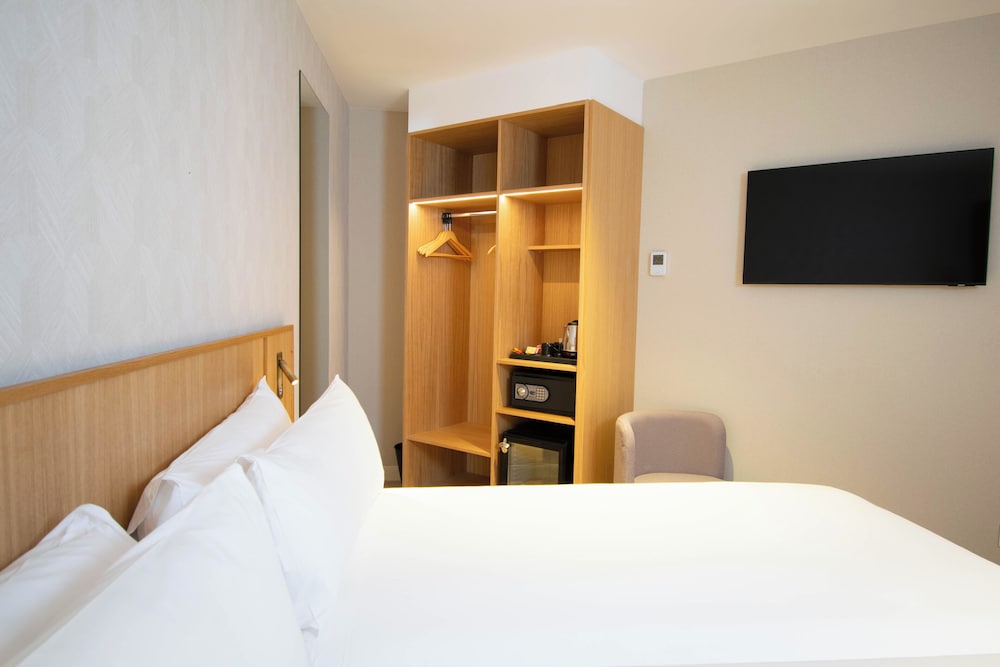 COMFORT, TWIN BEDS