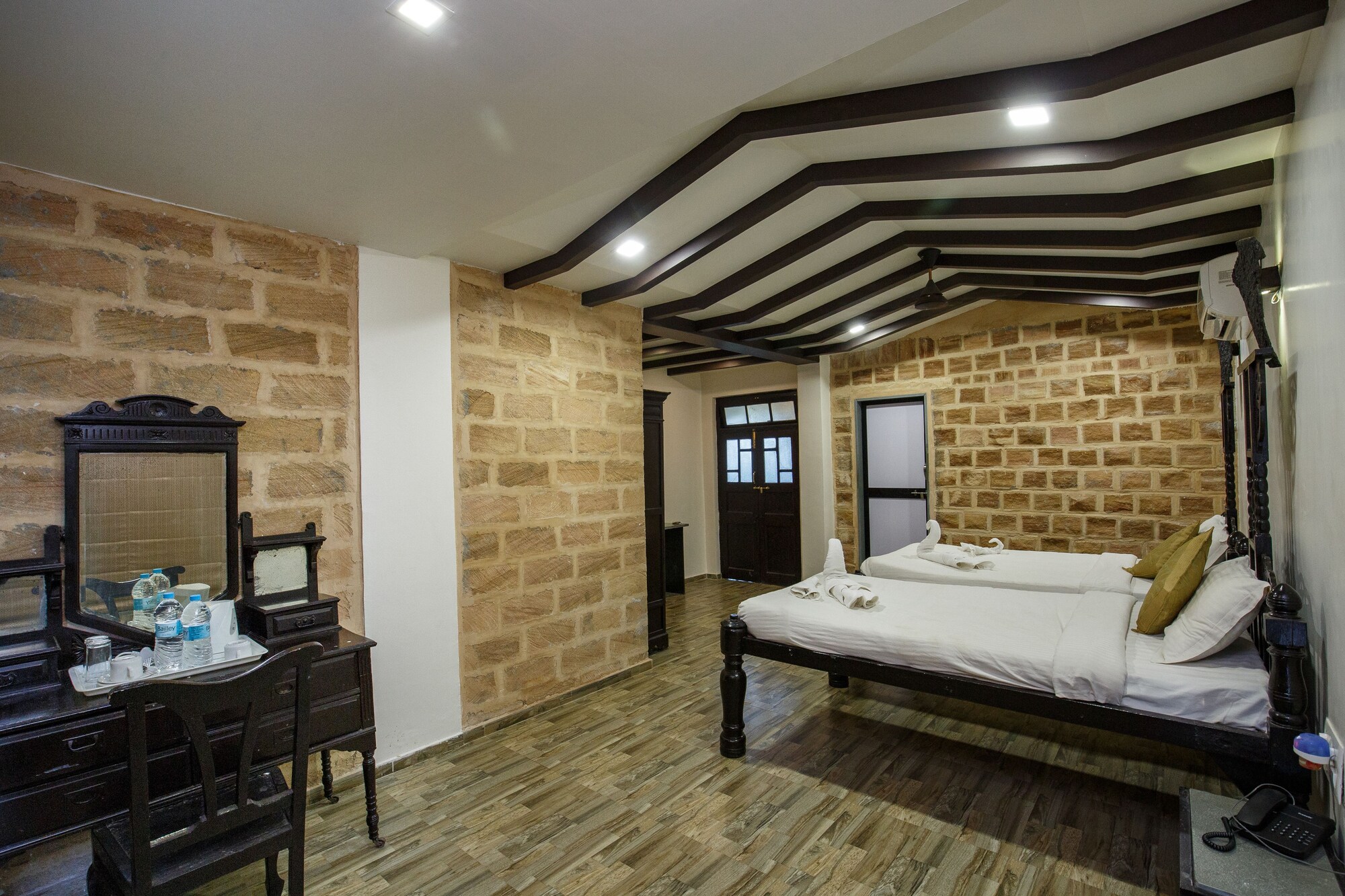 Super, Deluxe, Double Bed