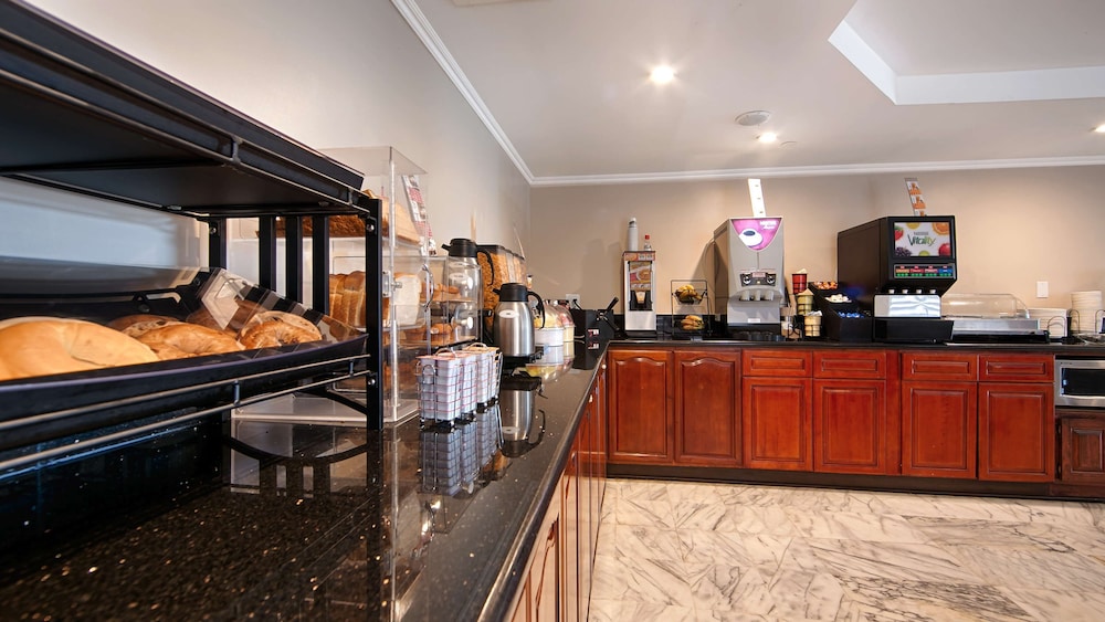 Best Western Pasadena Royale Inn & Suites 10/39