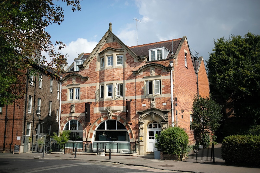One Warwick Park Hotel 2/50
