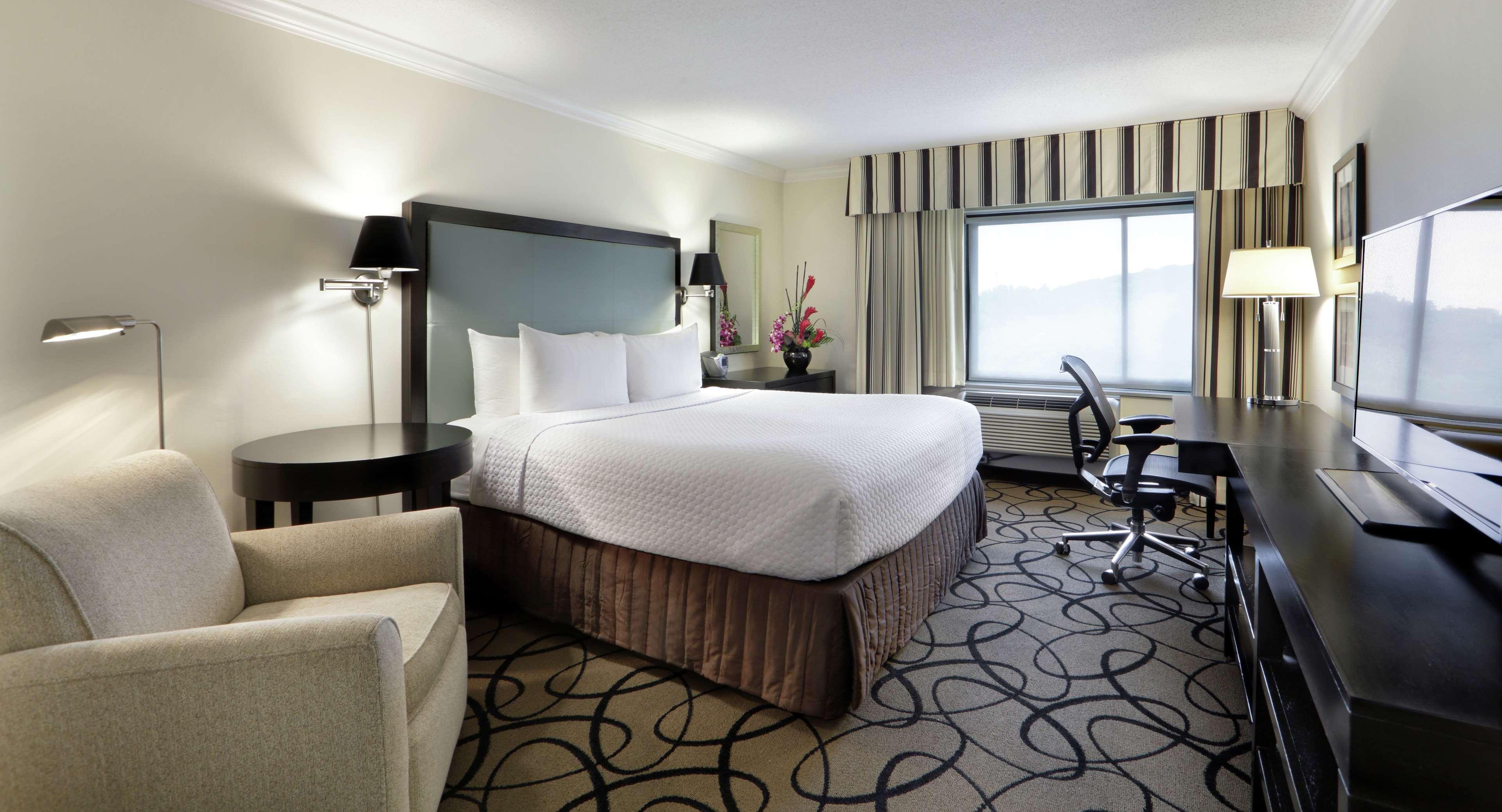 غرفة بسرير كينج، The Verve Hotel Boston Natick, Tapestry Collection by Hilton 2/4