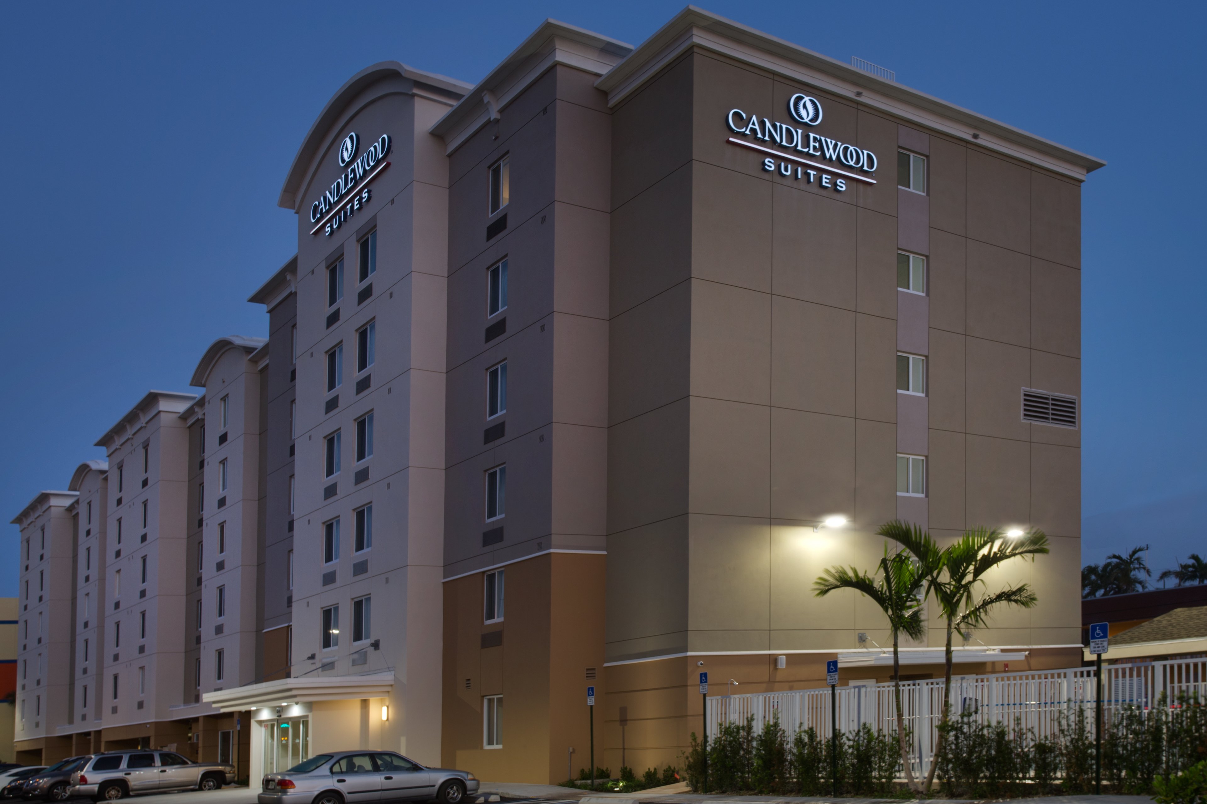 CANDLEWOOD SUITES MIAMI INTL AIRPORT - 36TH ST 2/59