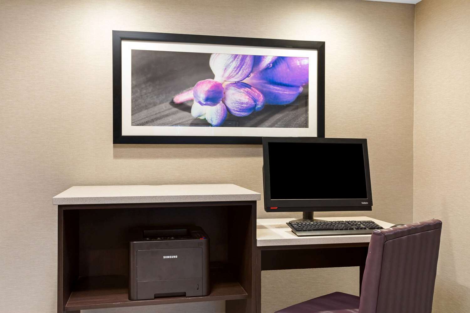 La Quinta Inn & Suites by Wyndham Hartford - Bradley Airport 40/47