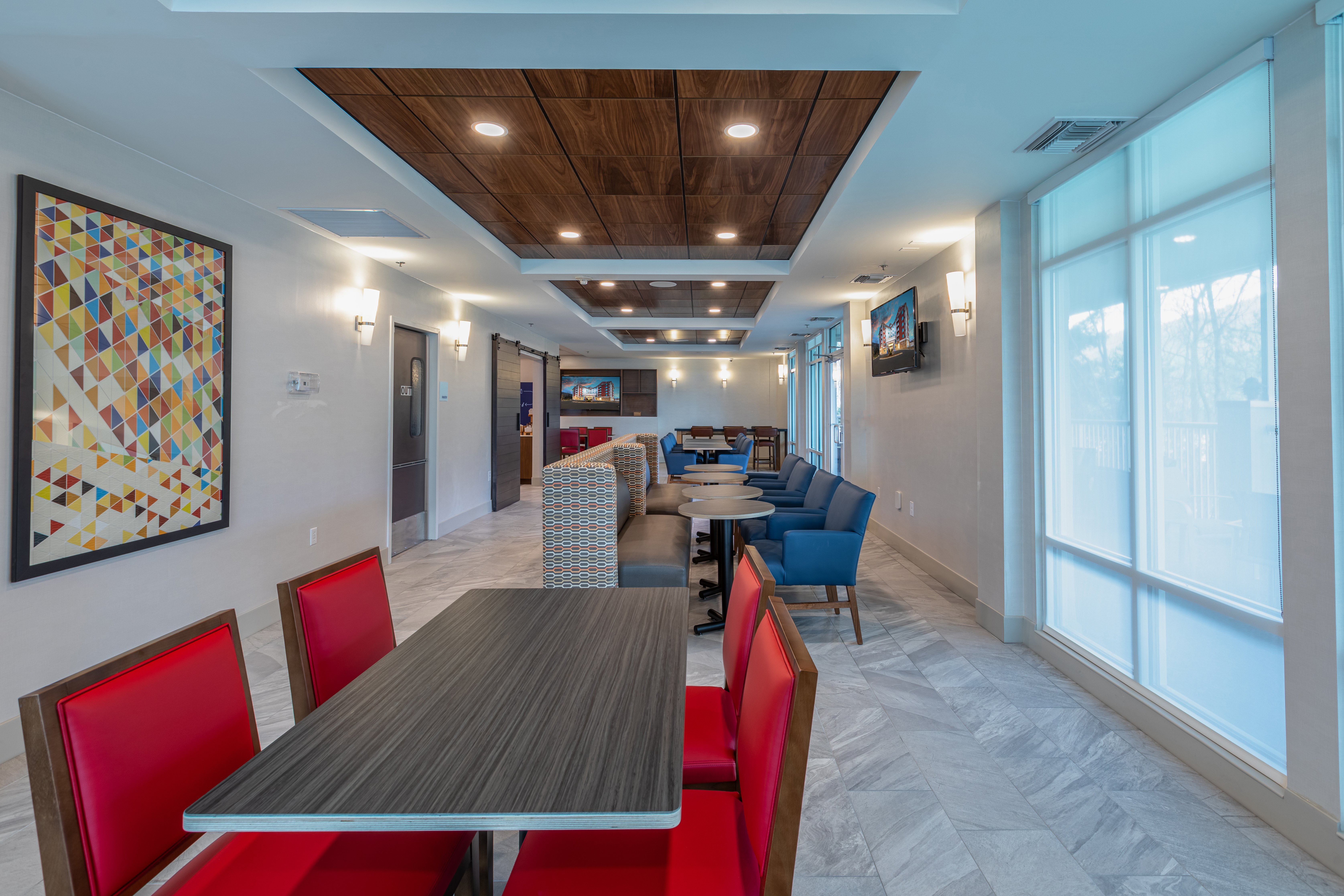 Holiday Inn Express and Suites Asheville Downtown 39/50