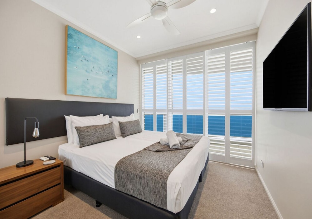 Pacific Views Resort 27/73