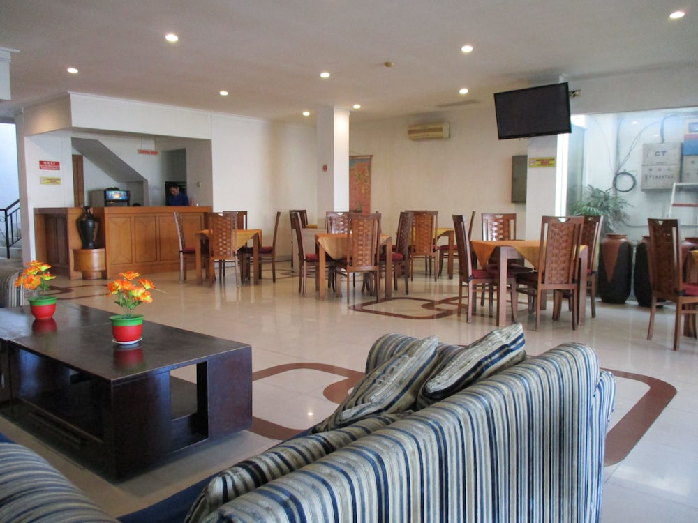 Hotel Caravan 46/49