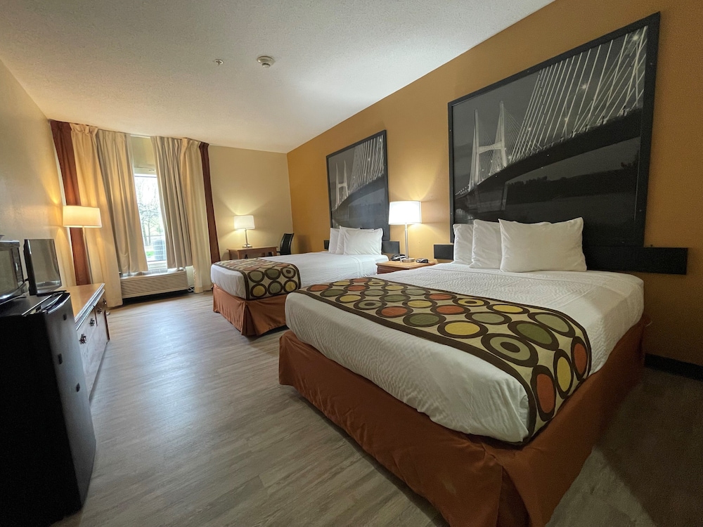 Super 8 By Wyndham Pevely 10/30