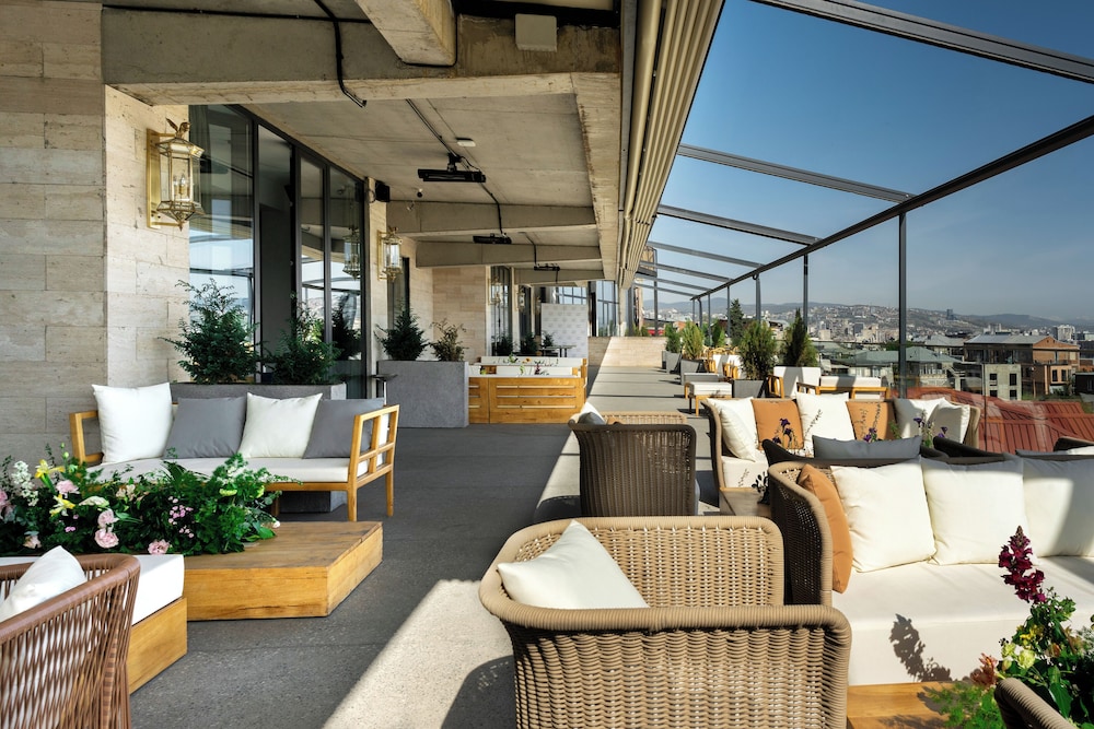 Castor and Pollux Hotel 40/69