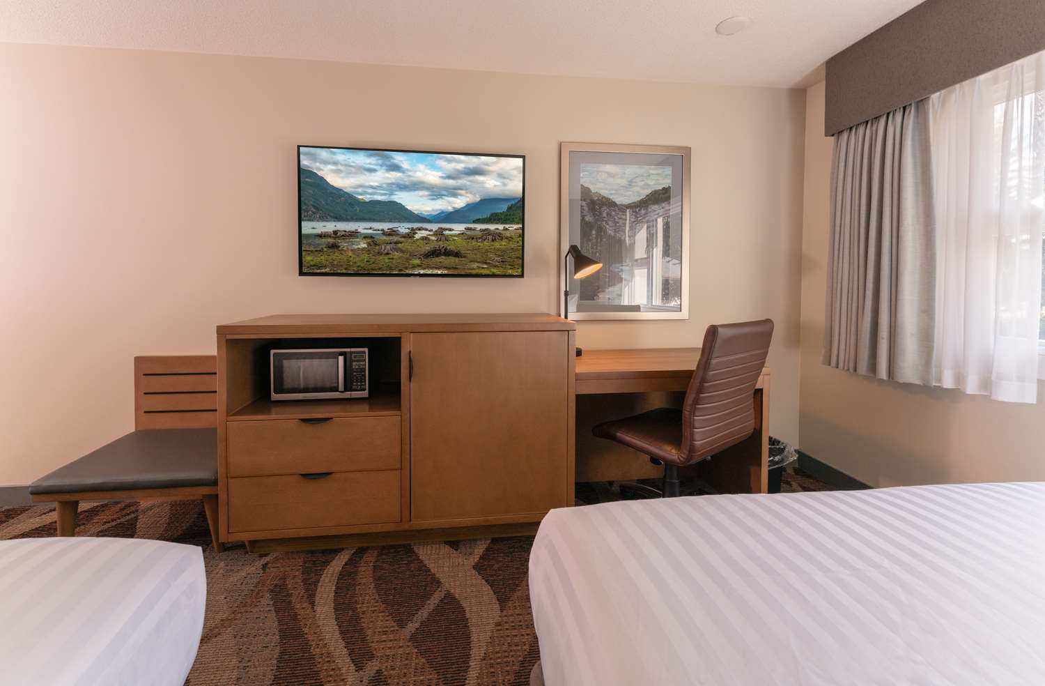 غرفة بسريرين كوين بإطلالة على الجبل، Prestige Hudson Bay Lodge & Conference Centre, WorldHotels 5/6