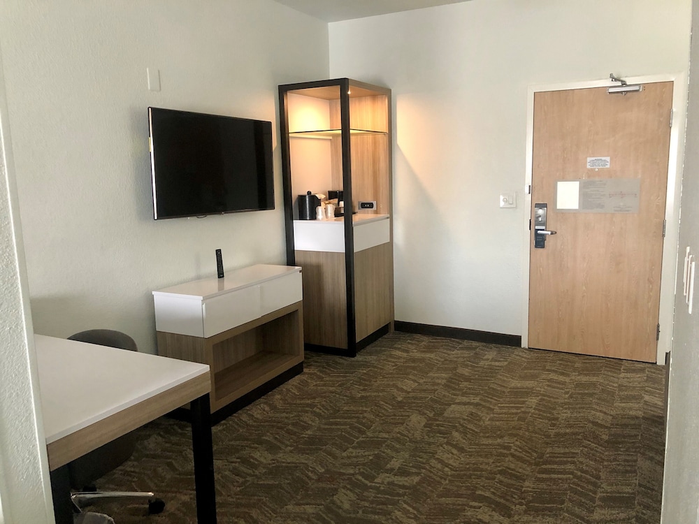 SpringHill Suites Dallas Arlington North 17/48