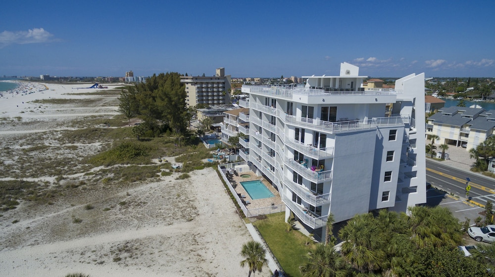 Provident Oceana Beachfront Suites 8/77