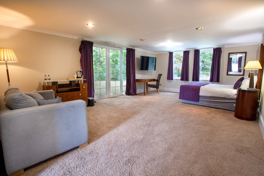 Woodlands Manor 5/100