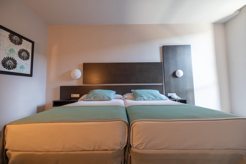 Standard, Twin Beds