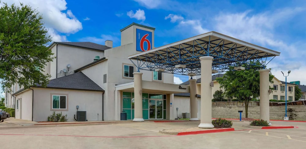 Motel6 Weatherford, TX 8/50