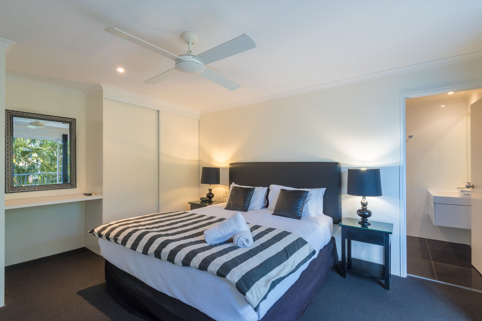 3 Bedrooms, Executive, Apartment, 2 Queen and Twin Beds
