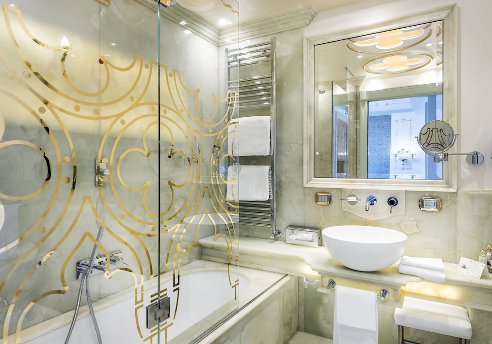 Hotel Monaco & Grand Canal 45/50