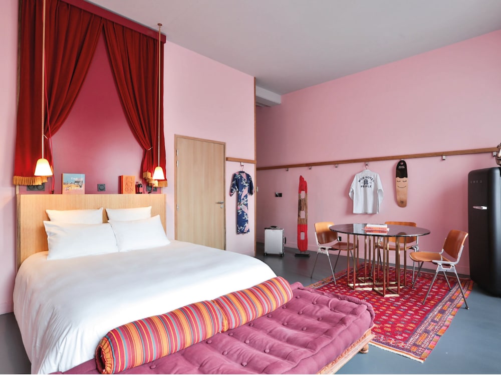 Mob Hotel Paris Les Puces 11/65