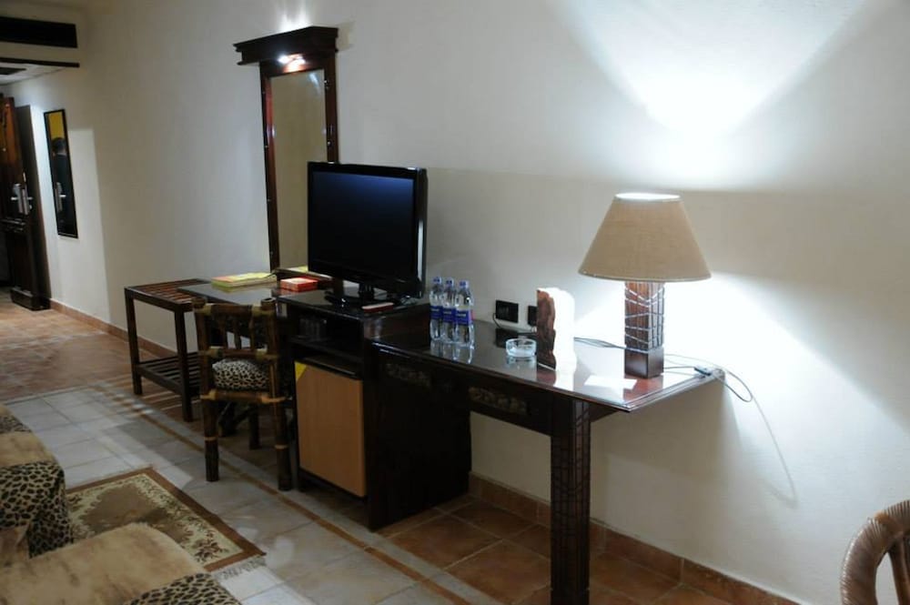 Africana Hotel & Spa 58/69