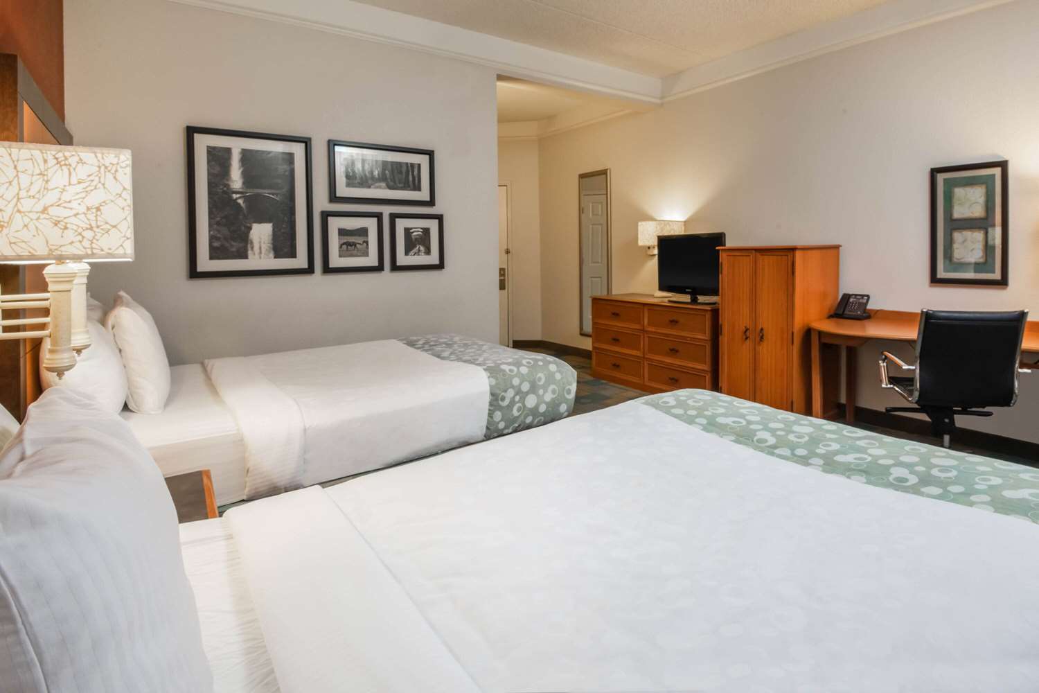 La Quinta Inn & Suites by Wyndham Colorado Springs South AP 13/33