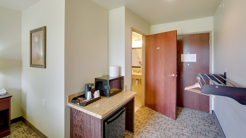 Cobblestone Inn & Suites Durand 30/45