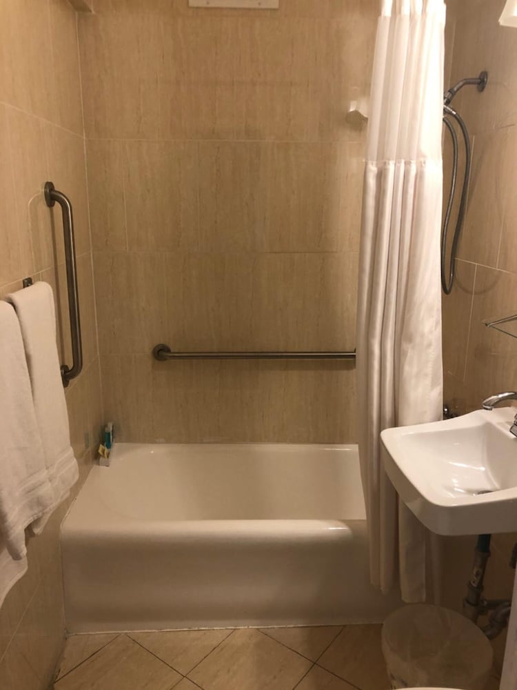 Long Beach Hotel 5/60