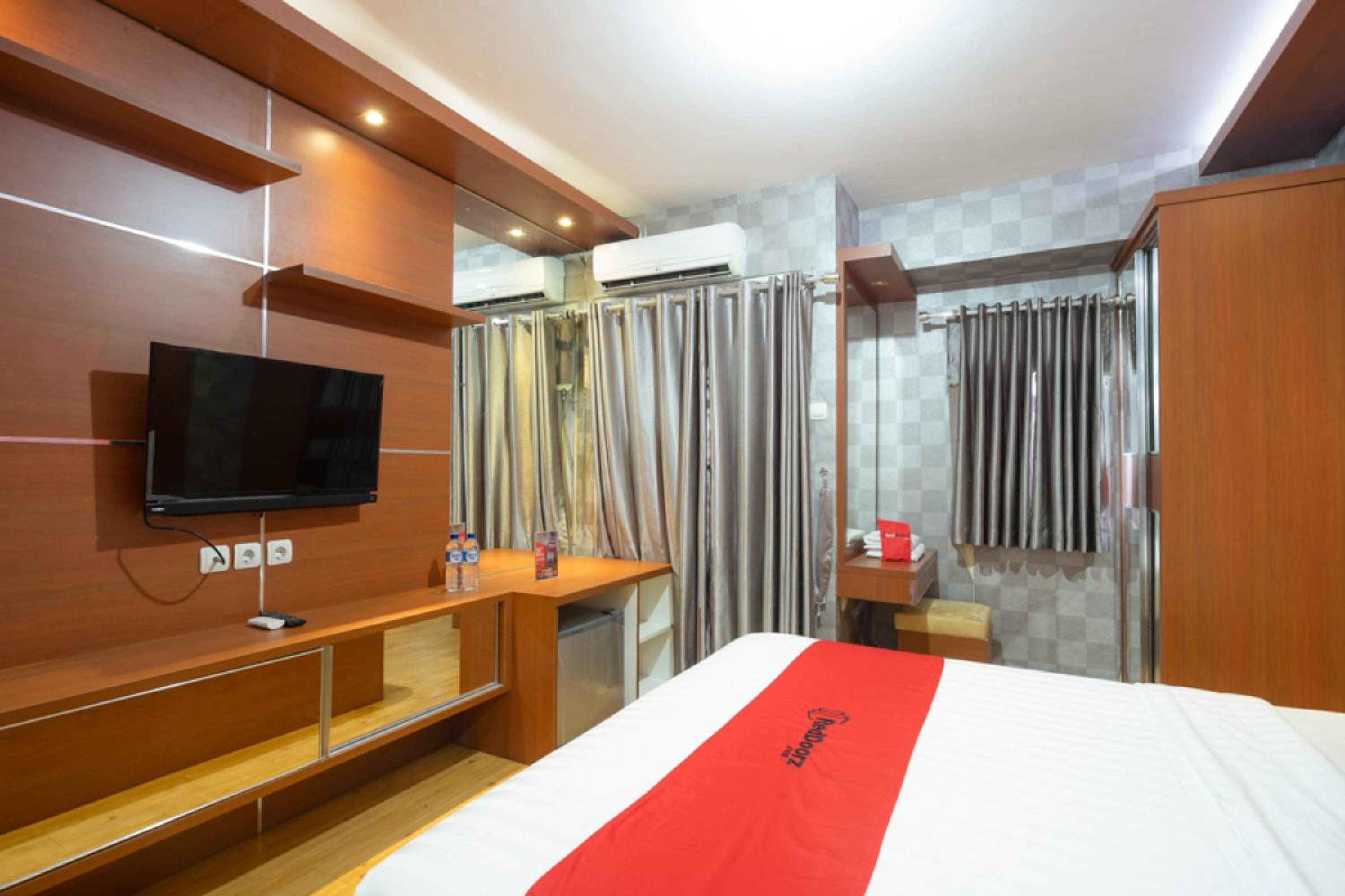 RedDoorz Apartment @ Bogor Valley 10/34