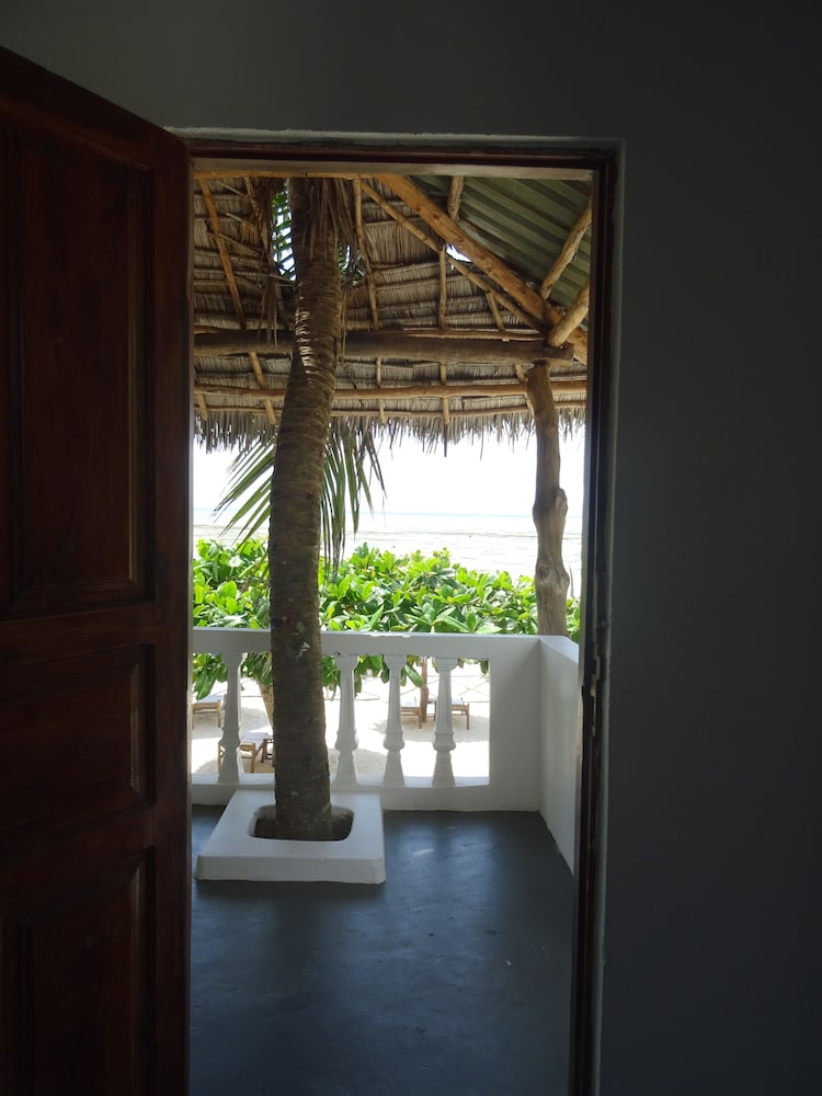 Makuti Beach Bungalows 62/65