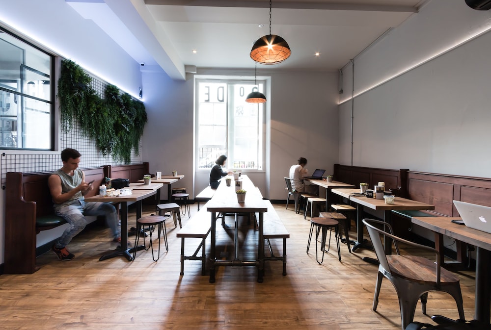 CoDE Pod Hostels THE CoURT 39/49