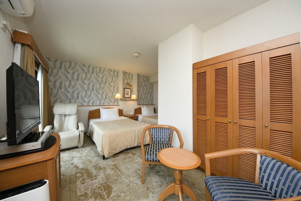 Naha Beach Side Hotel 27/71