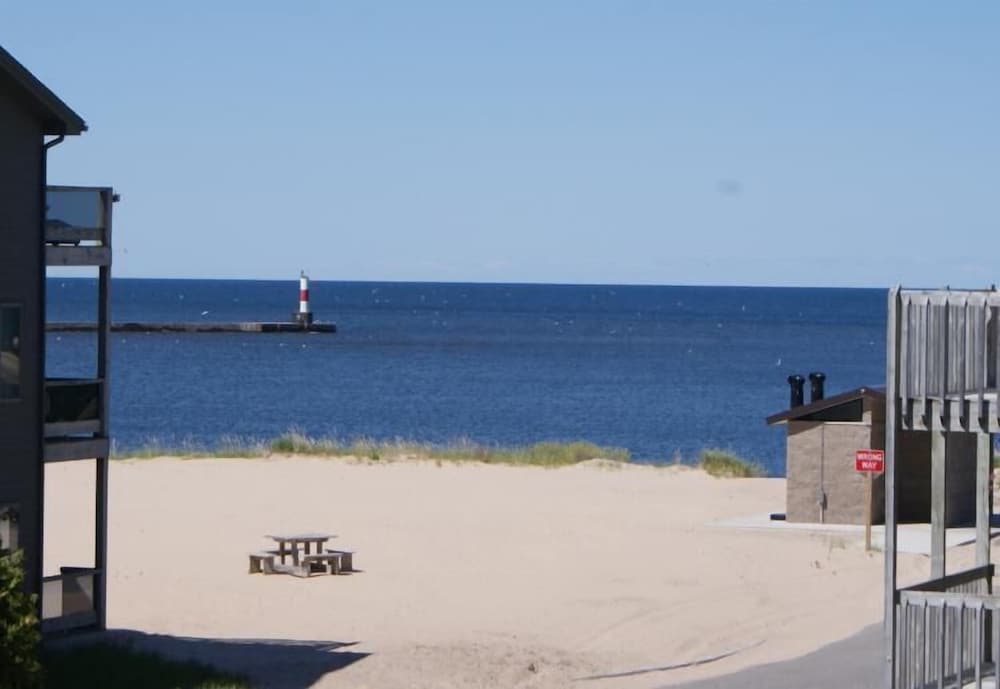 Harbor Lights Resort 25/26
