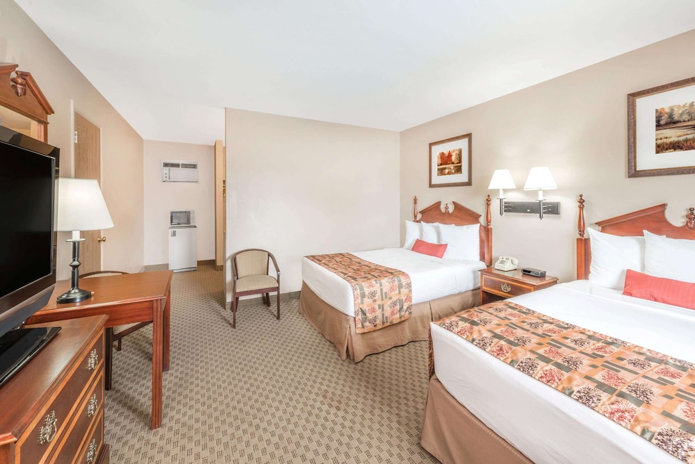 Days Inn by Wyndham Show Low 15/36