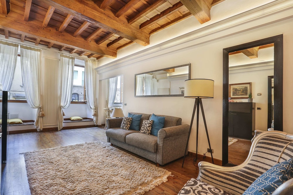 Pontevecchio Stylish Apartment in Florence-hosted by Sweetstay 6/14