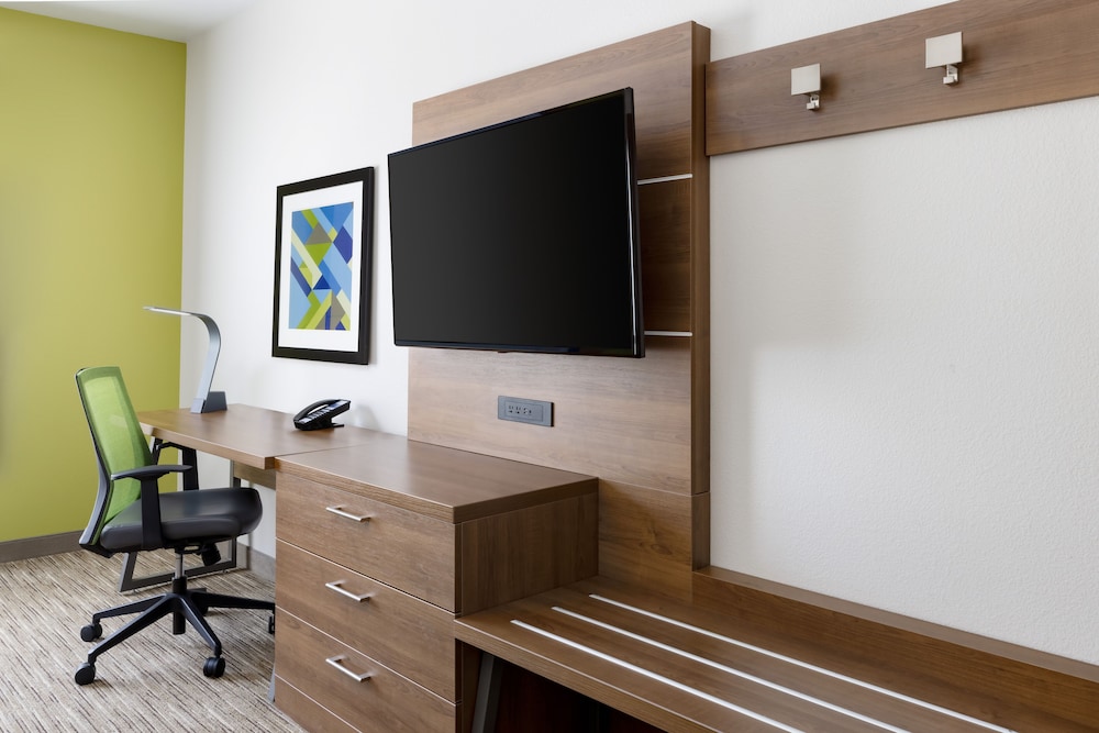 Holiday Inn Express & Suites Oakhurst Yosemite Park Area 39/48