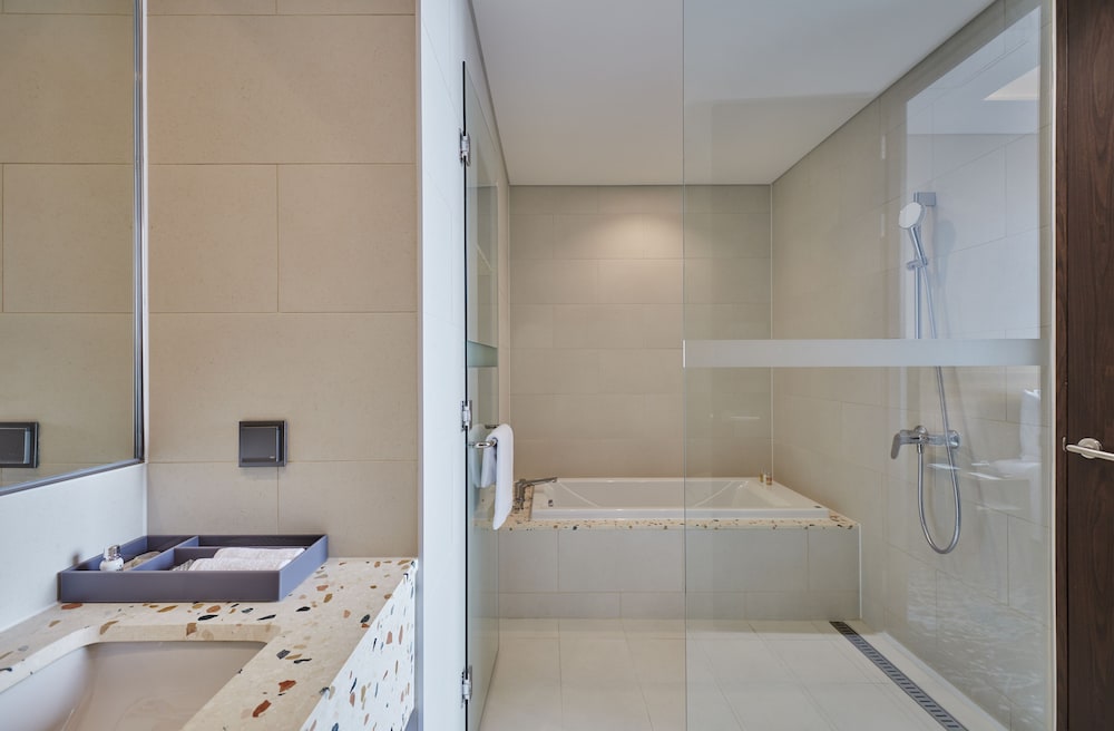 Hotel In 9 21/66