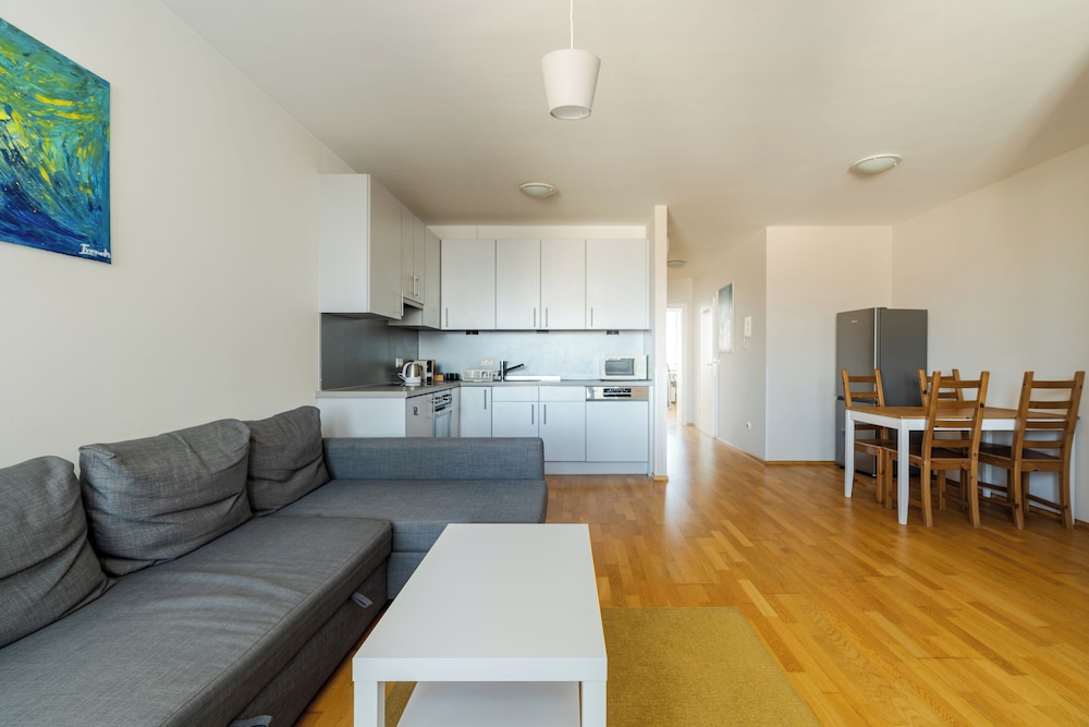 Ambiente Serviced Apartments - Centre 30/50