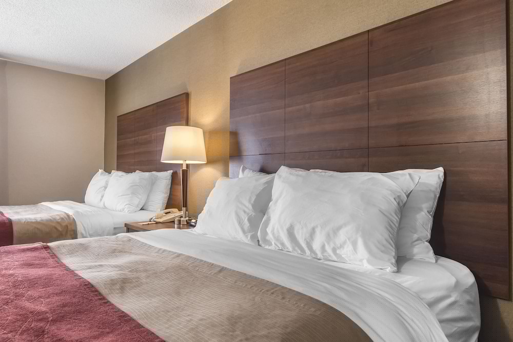 Comfort Inn Huntsville Ontario 24/40