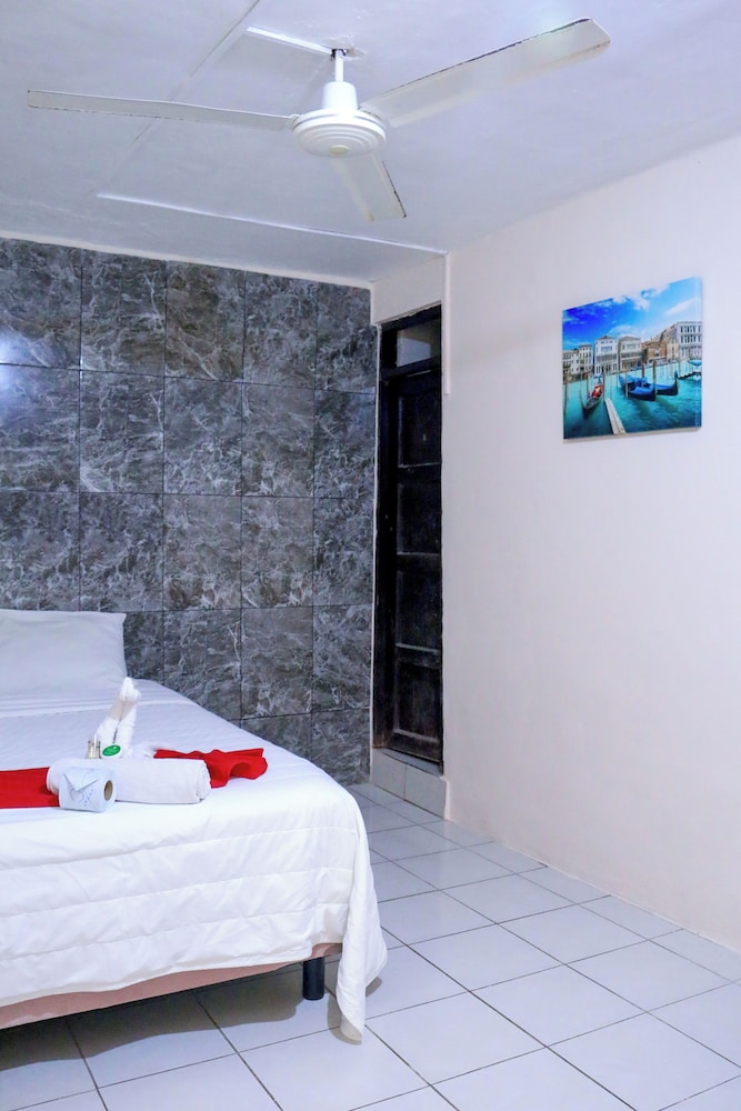 Hotel Rosa del Alba 18/40