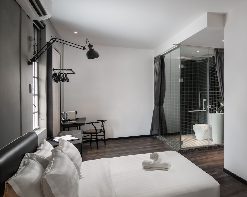 Modern Hotel Georgetown 37/45