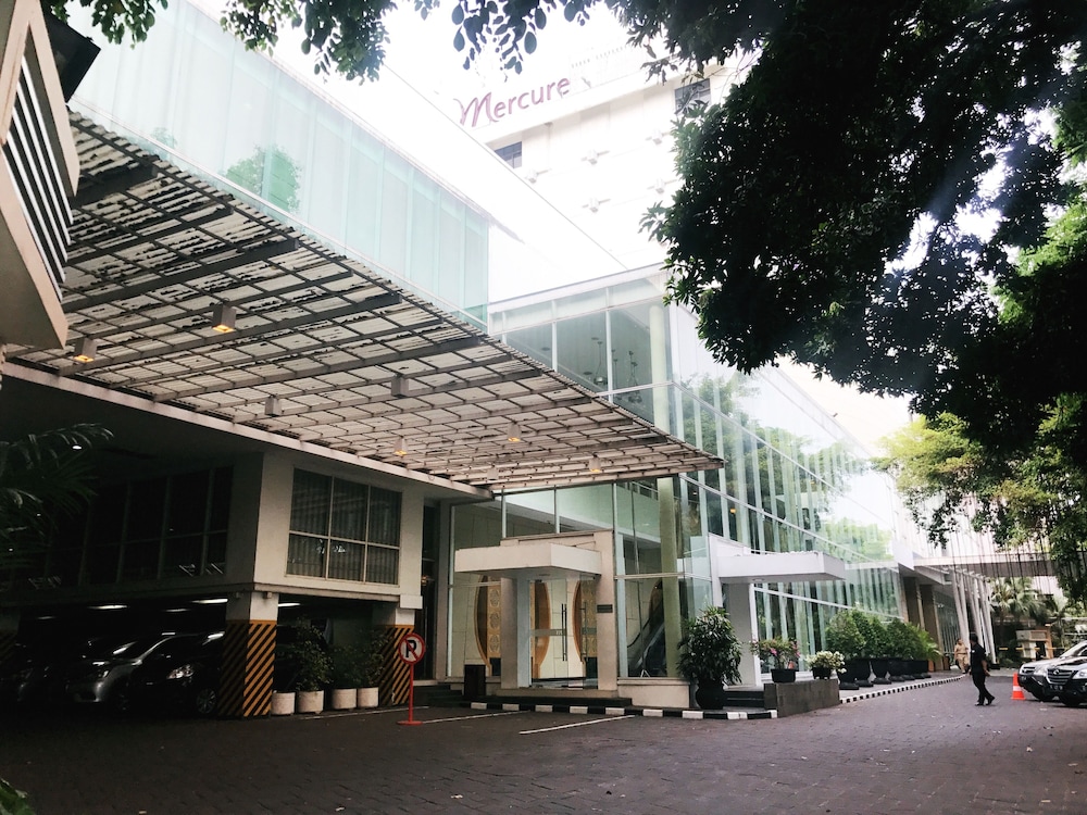 Mercure Surabaya Grand Mirama 74/81