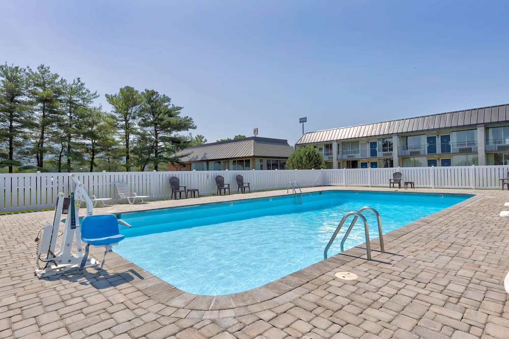 Motel6 Mount Jackson, VA - Shenandoah 46/56