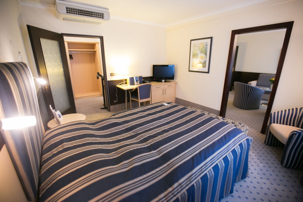 Holiday Inn - The Niu, Stream Monchengladbach 25/71