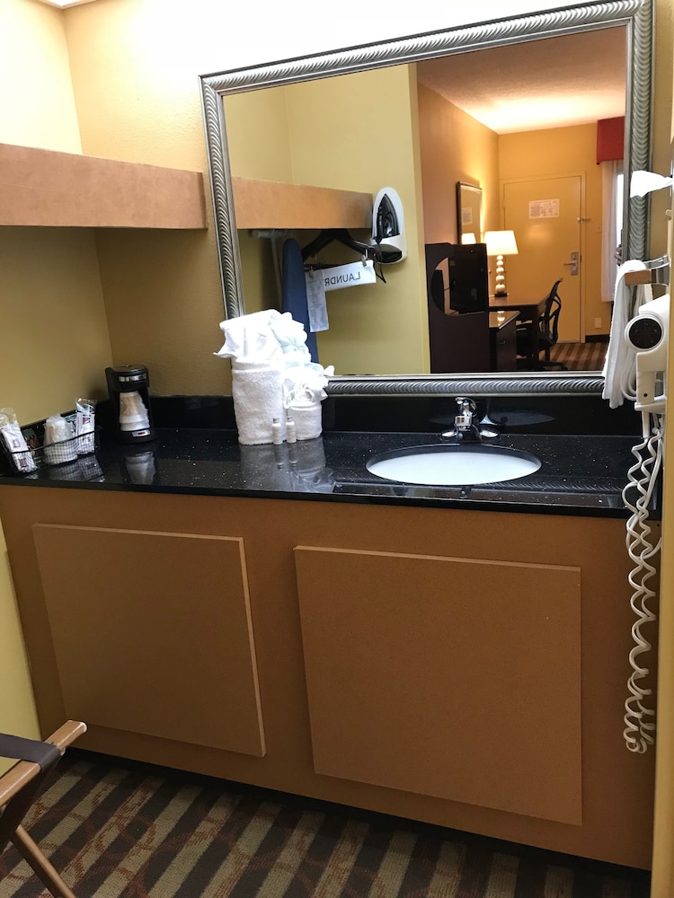 Econo Lodge Moss Point - Pascagoula 11/29