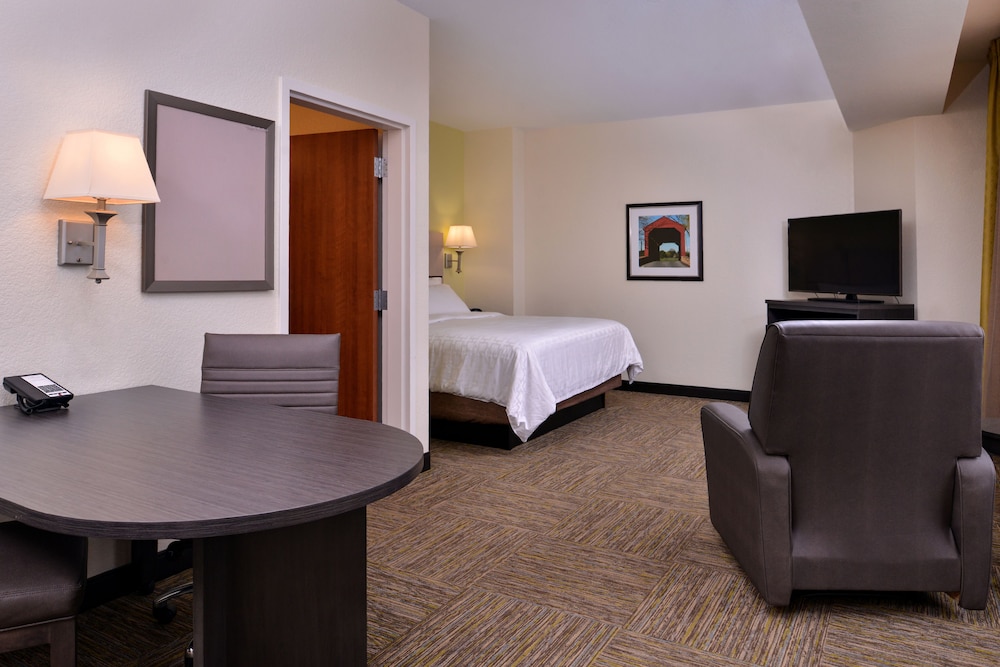 Candlewood Suites Terre Haute 34/49