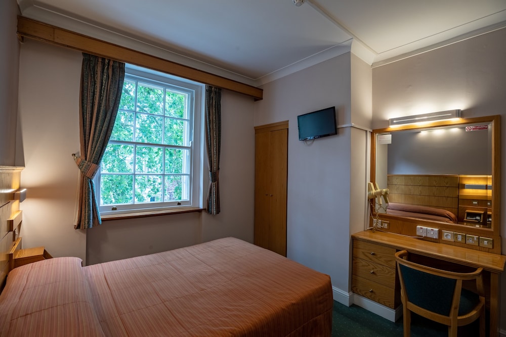 Nayland Hotel 58/66