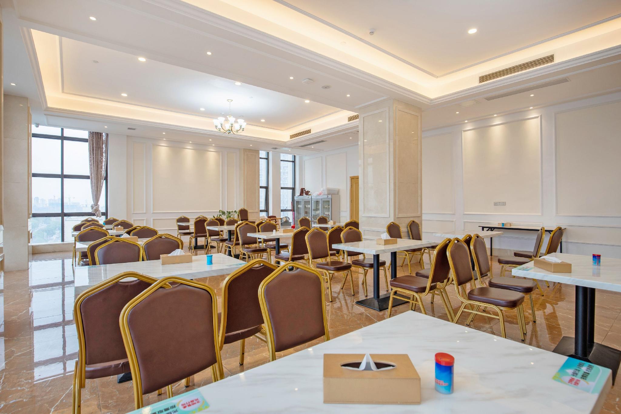 Vienna International Hotel (Zhuhai Tangjiawan University Town) 33/35