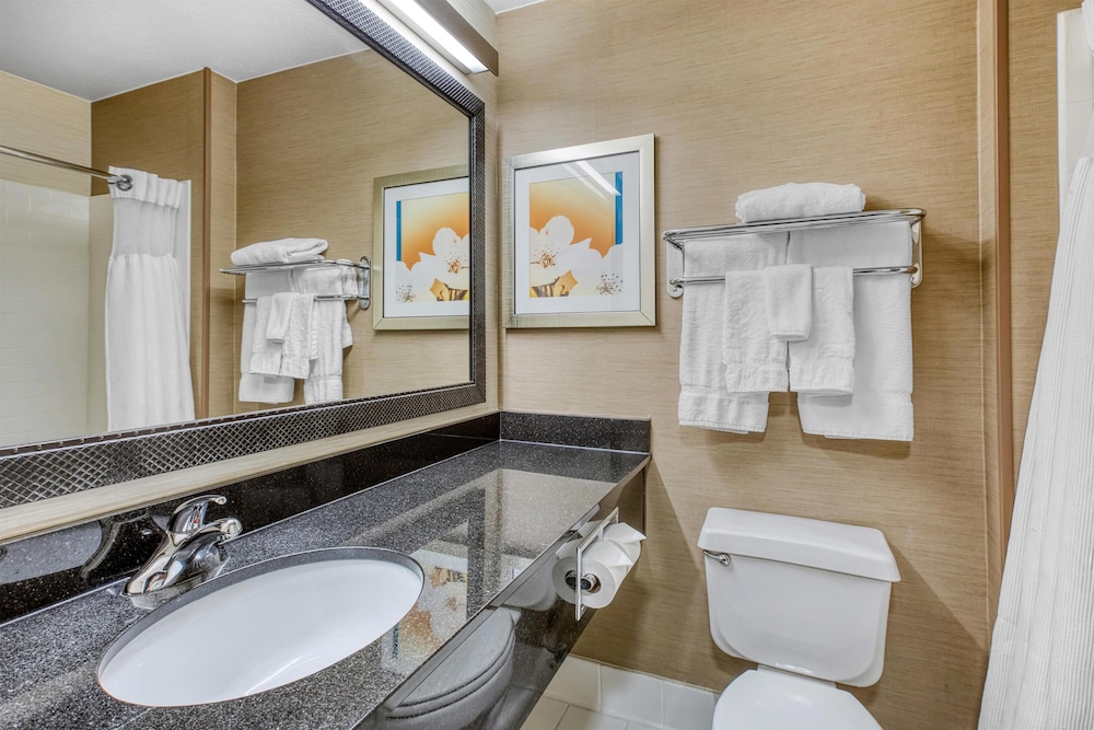 SureStay by Best Western Mount Pleasant Racine 61/61